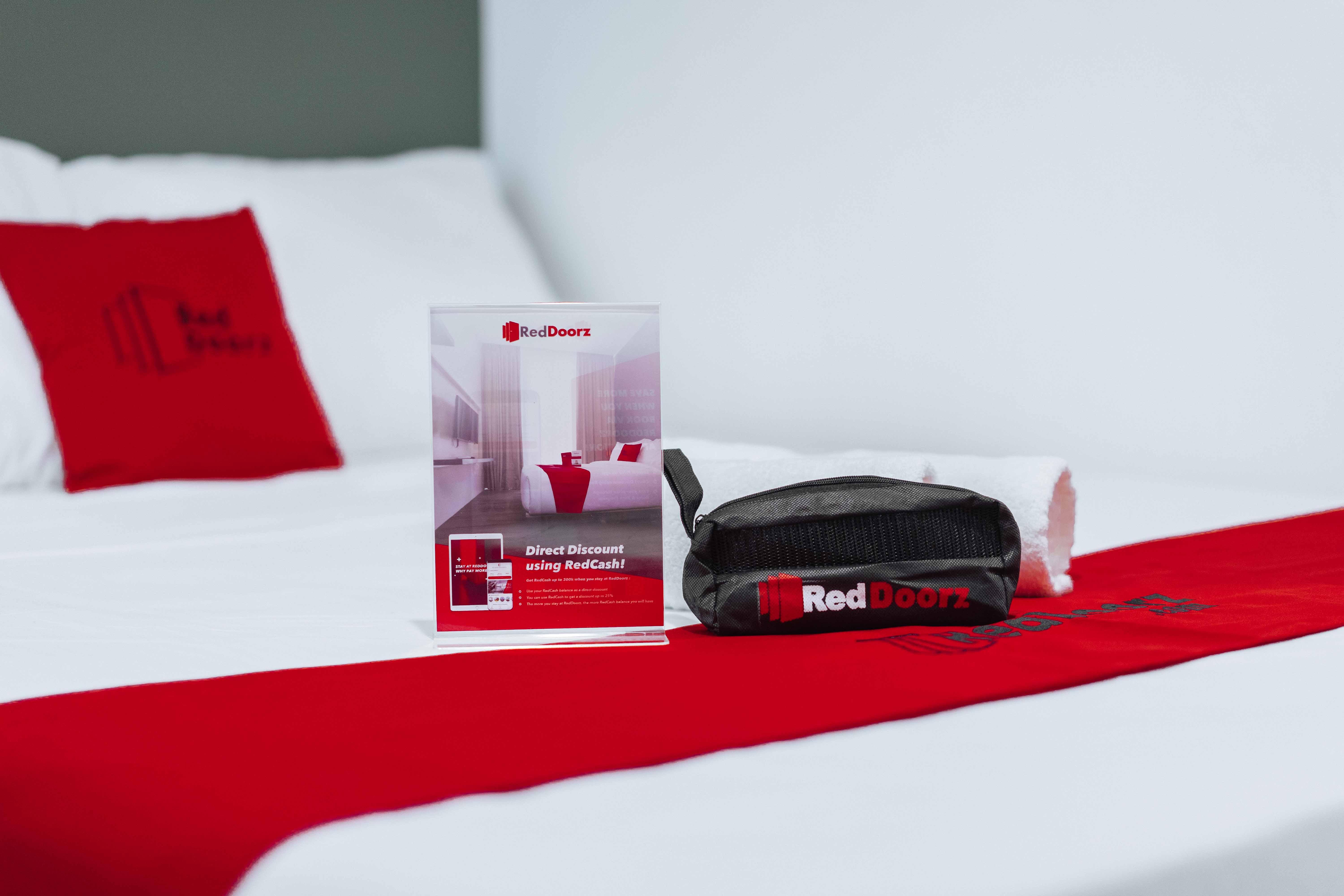 Reddoorz Plus @ Roxas Street Davao Экстерьер фото