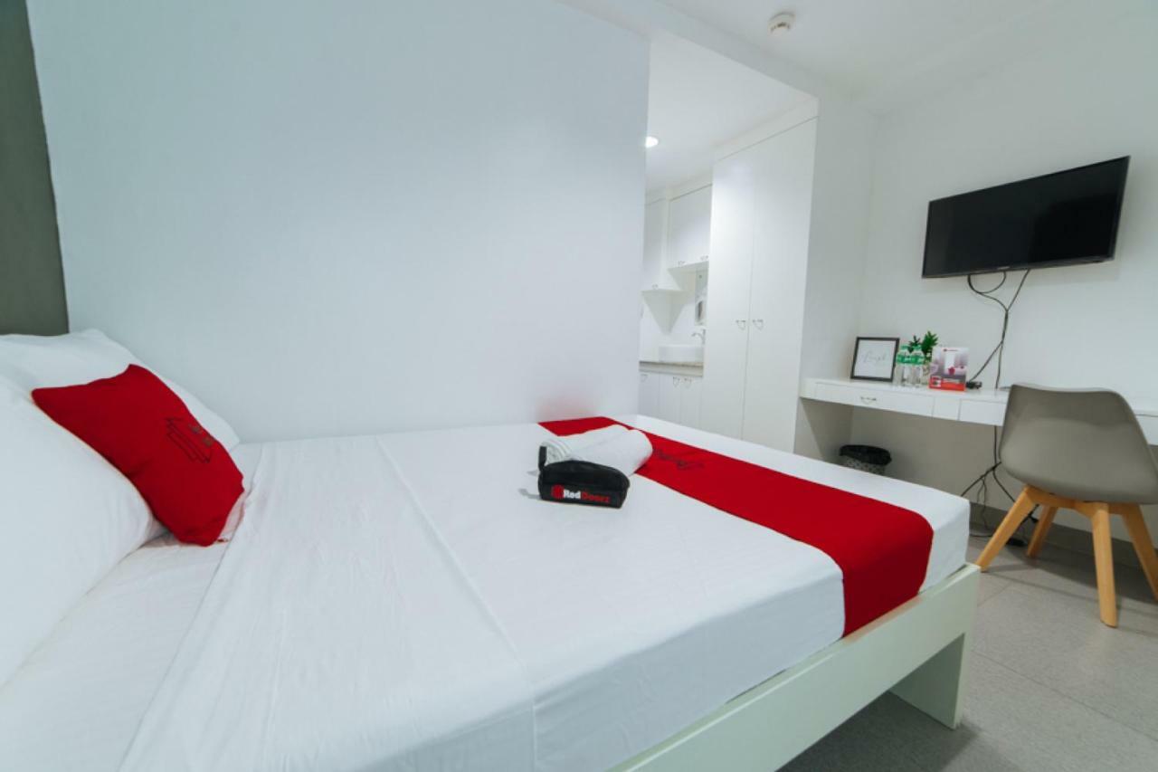 Reddoorz Plus @ Roxas Street Davao Экстерьер фото